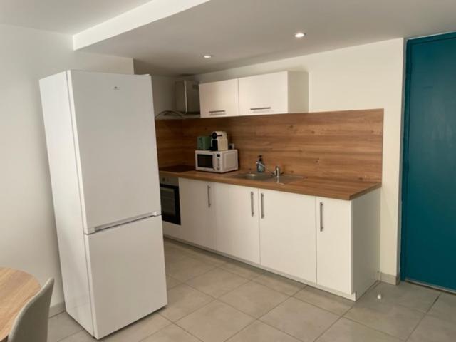 Appartement Climatise Avec Cour En Centre Ville Карпантра Екстер'єр фото